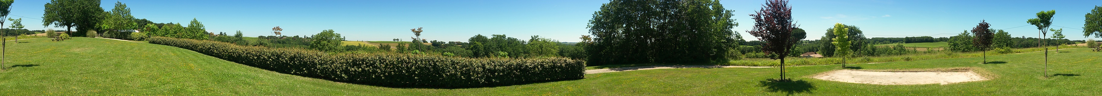 Panoramafoto van het picknick veld op Camping La Brouquere...