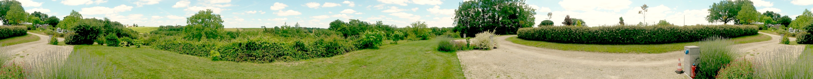 Panoramafoto van de camperplekken op Camping La Brouquere...