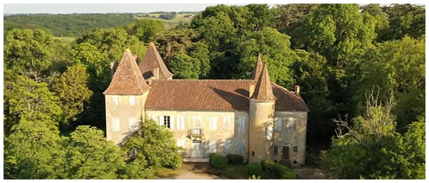 Château de Castelmore in de video 'Voorjaar in de Gers, deel 3' door Laurent Lainé.....