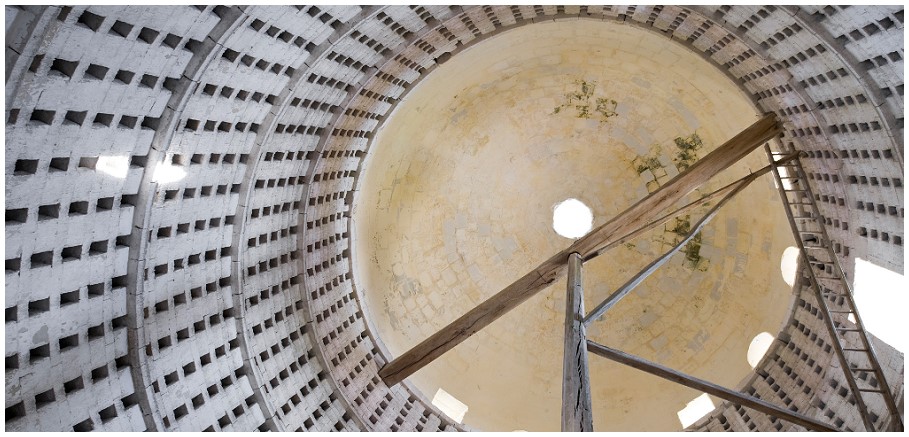 Interieur van een gigantische duiventoren.....