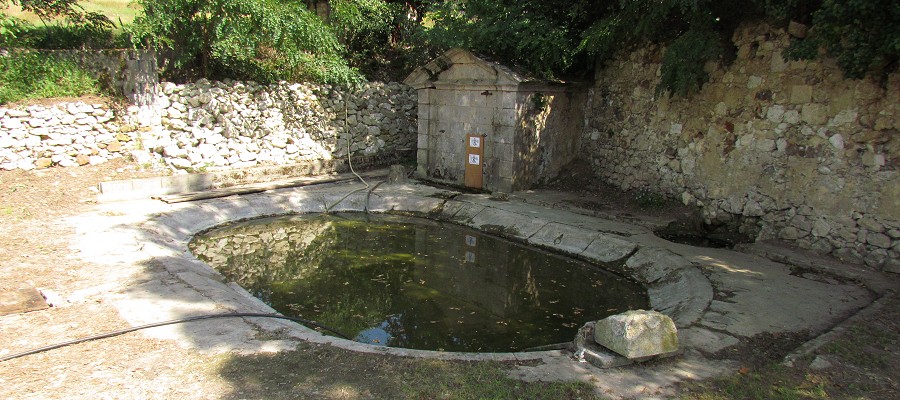 Lavoir Gouttère: een oude wasplaats in Gondrin (Gers)...