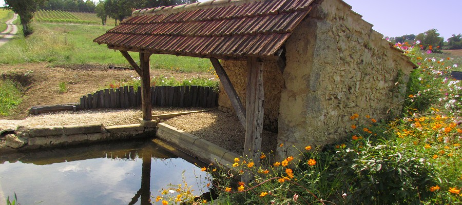 Lavoir Caubet: een oude wasplaats in Gondrin (Gers)...