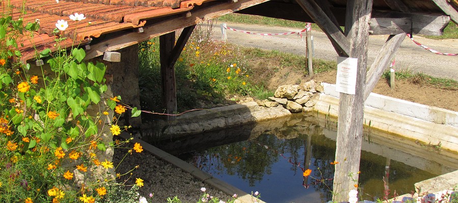 Lavoir Caubet: een oude wasplaats in Gondrin (Gers)...