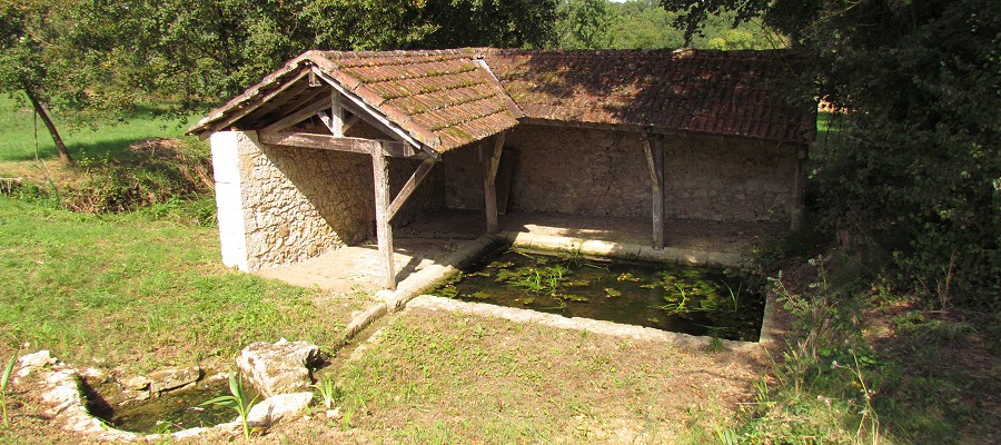 Lavoir Carreté: een oude wasplaats in Gondrin (Gers)...