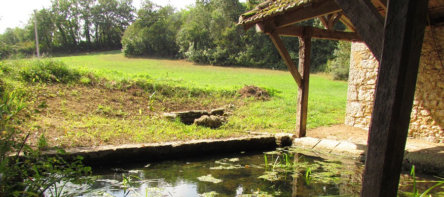 Lavoir Carreté: een oude wasplaats in Gondrin (Gers)...