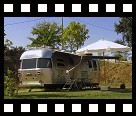 Een Airstream caravan op Camping La Brouquere...